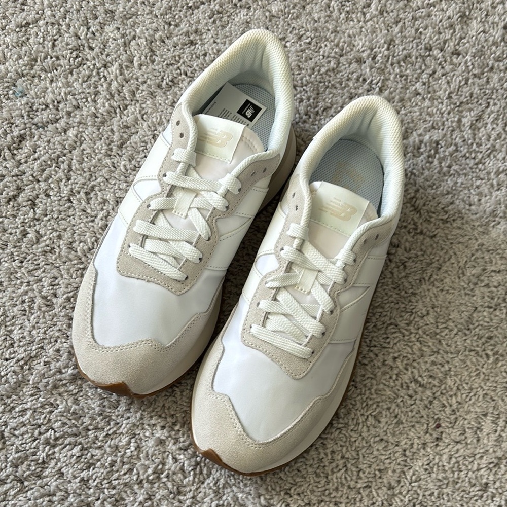 NWT New Balance Women's 237 V1 Sneakers